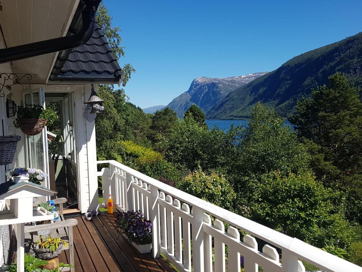 Between Fjord Og Glacier Alfoten Exterior photo